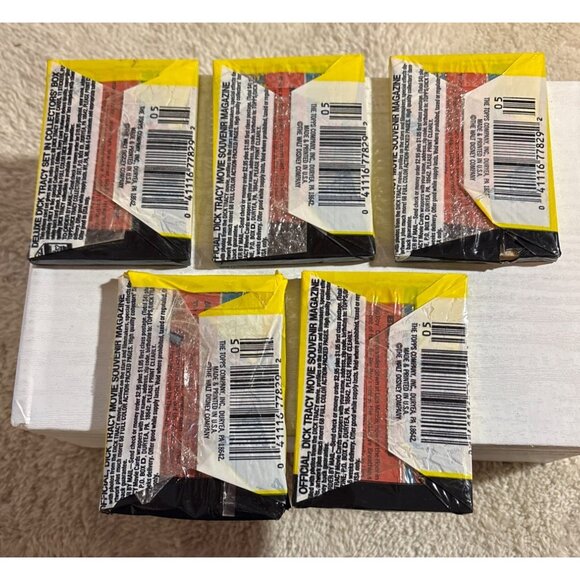 Topps Dick Tracy 16 Glossy Movie Cards + 1 Sticker Packs 5-Pack Collectible Set - Picture 2 of 2